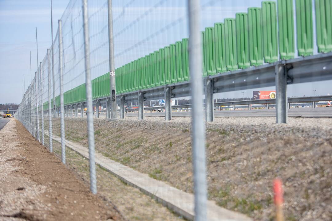 Nesaugu: išvažiuojant iš Giraitės nėra greitėjimo juostos.