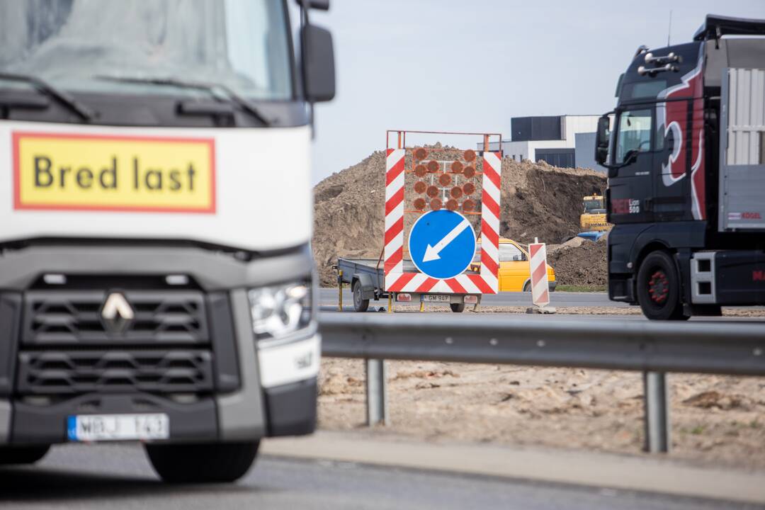 Nesaugu: išvažiuojant iš Giraitės nėra greitėjimo juostos.
