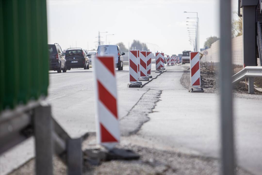 Nesaugu: išvažiuojant iš Giraitės nėra greitėjimo juostos.