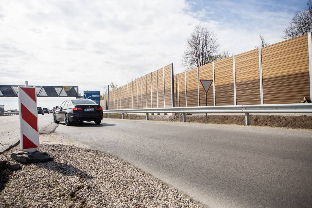 Nesaugu: išvažiuojant iš Giraitės nėra greitėjimo juostos.