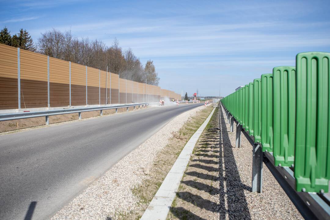 Nesaugu: išvažiuojant iš Giraitės nėra greitėjimo juostos.