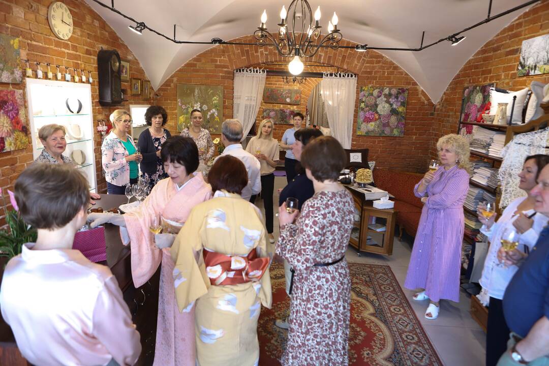 Užtrunka: apsirengti kimono – nemenkas iššūkis.