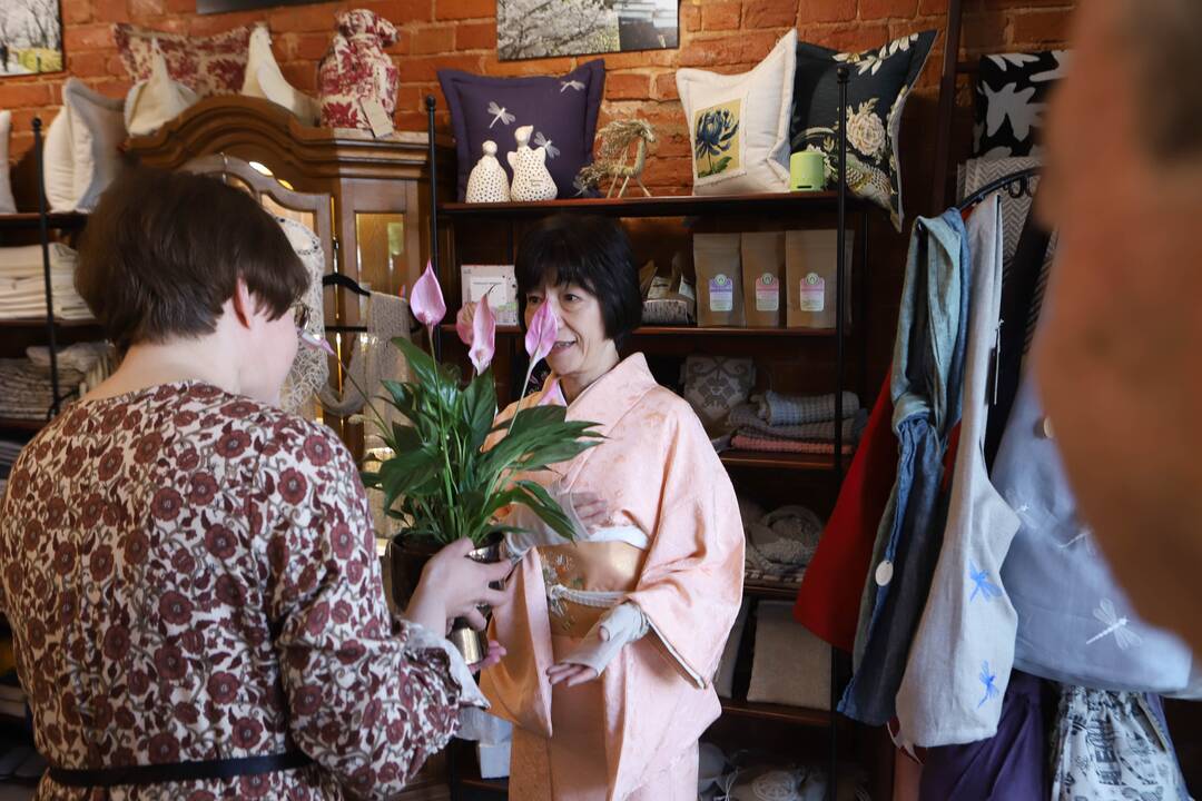 Užtrunka: apsirengti kimono – nemenkas iššūkis.