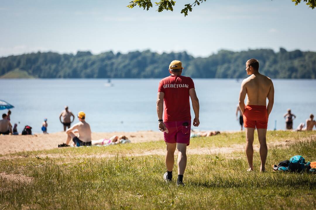 Erdvės: ieškodami gaivesnių vietų, dalis kauniečių savaitgalį rinkosi į paplūdimius. 