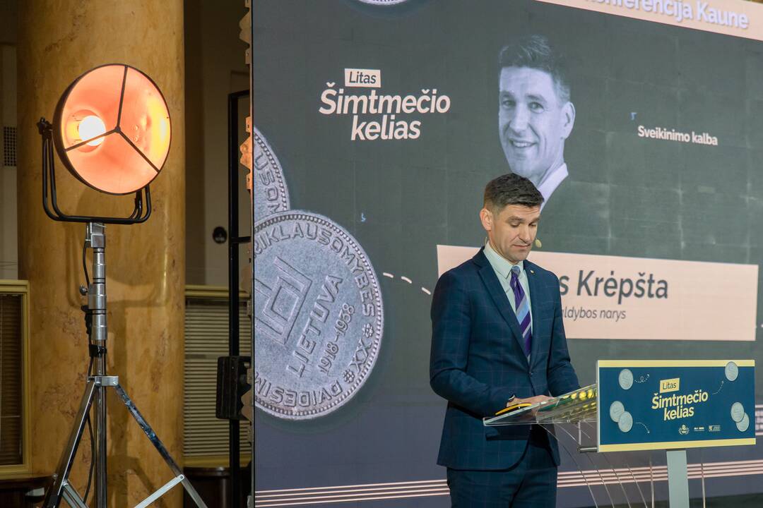 Pažintis: pasibaigus konferencijai dalyviai buvo kviečiami apsidairyti po banko erdves.