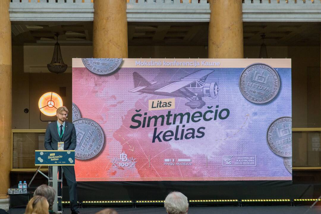 Pažintis: pasibaigus konferencijai dalyviai buvo kviečiami apsidairyti po banko erdves.