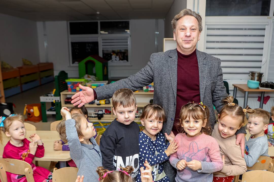 Draugai: lopšelio-darželio auklėtiniai nustemba, jei ryte savo grupėje nepamato mylimo direktoriaus.