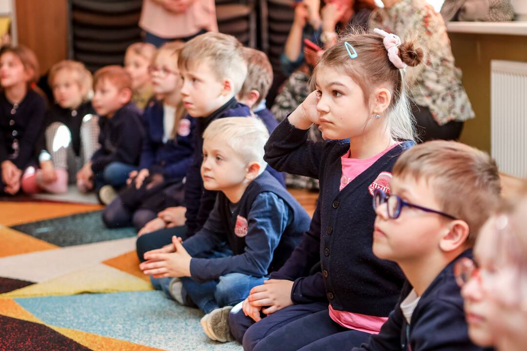 Nagingas: Talo rankos ne tik meistriškai groja įvairiais instrumentais, bet ir kuria štai tokius meno kūrinius.