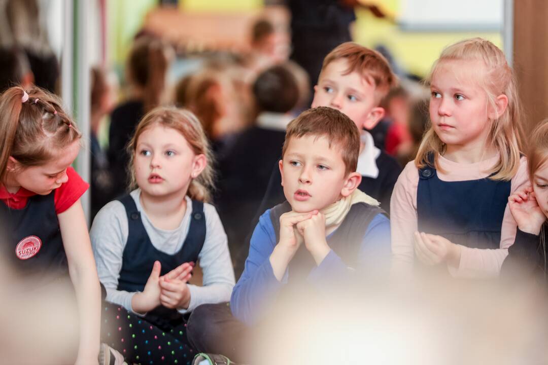 Nagingas: Talo rankos ne tik meistriškai groja įvairiais instrumentais, bet ir kuria štai tokius meno kūrinius.