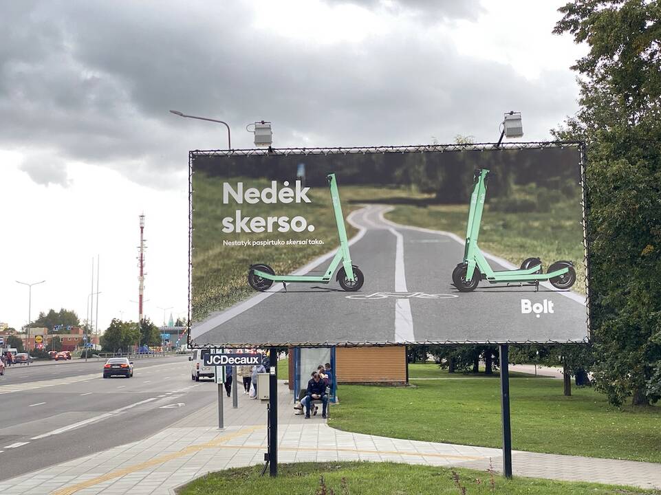 Situacija: tvarkingai išrikiuoti paspirtukai ilgai neužsibūna – greitai paimami ir tada pastatomi bet kur.
