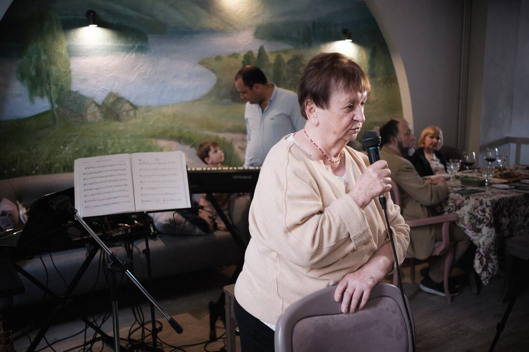 Iš kairės S. Smetonaitė- Petrauskienė, viduryje L. Navickienė, dešinėje G. Žakas