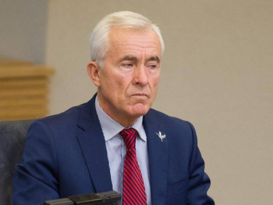 Būdas: R.Paksas buvo įtikėjęs aiškiarege L.Lolišvili, kuri skelbėsi gydanti įkraudama tualetinį popierių.
