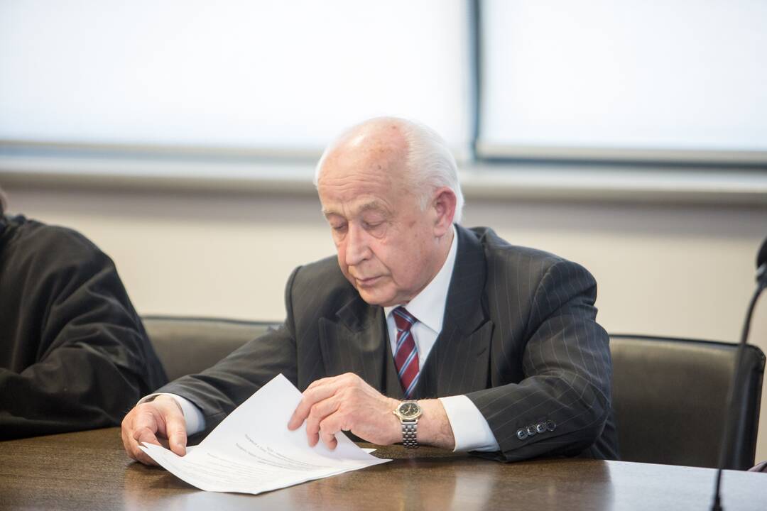 Benderis: vengdamas kalbų apie skolas J.Gecevičius ima pasakoti apie jo esą naują investicinį projektą ir sujungtas 27 įmones.