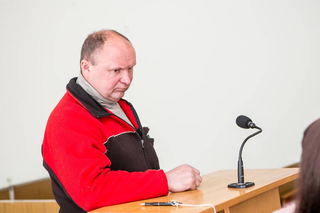 Įspūdis: ne pirmą kartą Kauno apylinkės teismo slenkstį minantis K.Lapinskas čia jaučiasi kaip namie.