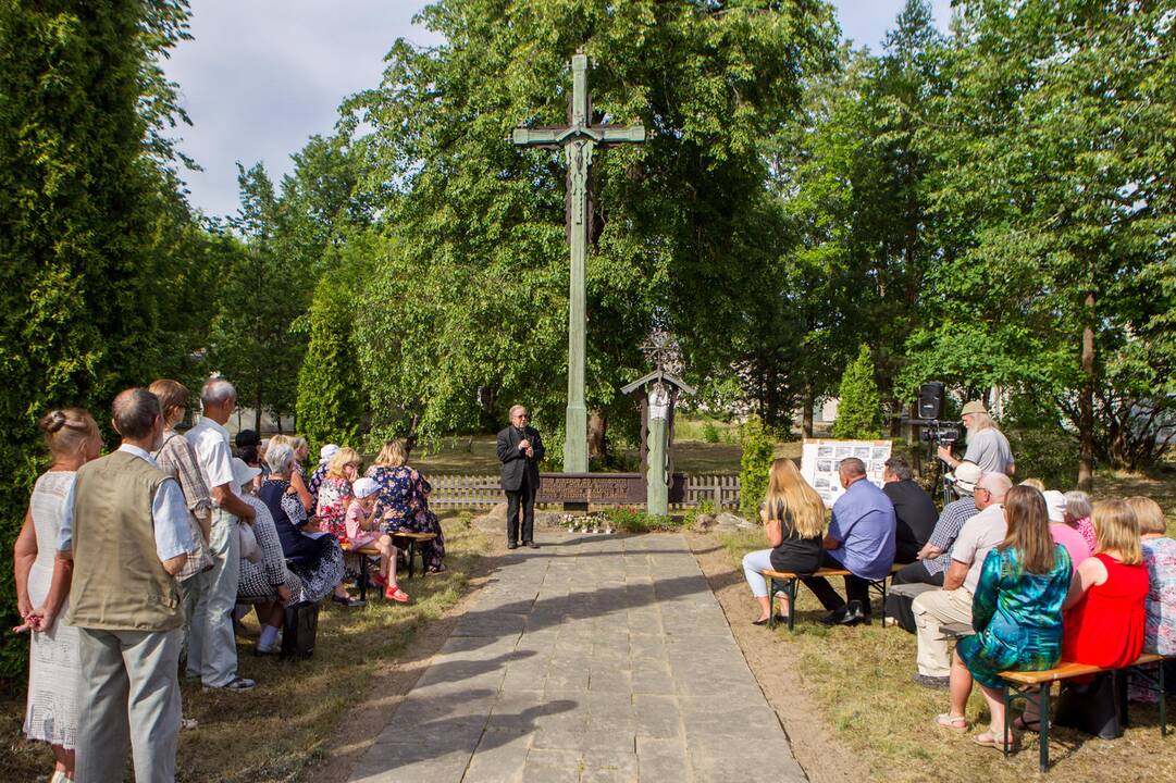 Pabaiga: atėjus vokiečių kariuomenei, pradėta rinkti skerdynių aukas ir laidoti į bendrą kapą.