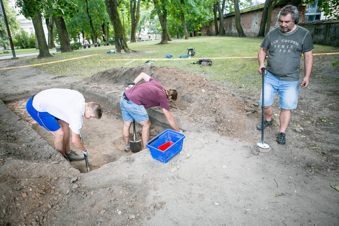 Archeologiniai kasinėjimai Muzikinio teatro sodelyje 