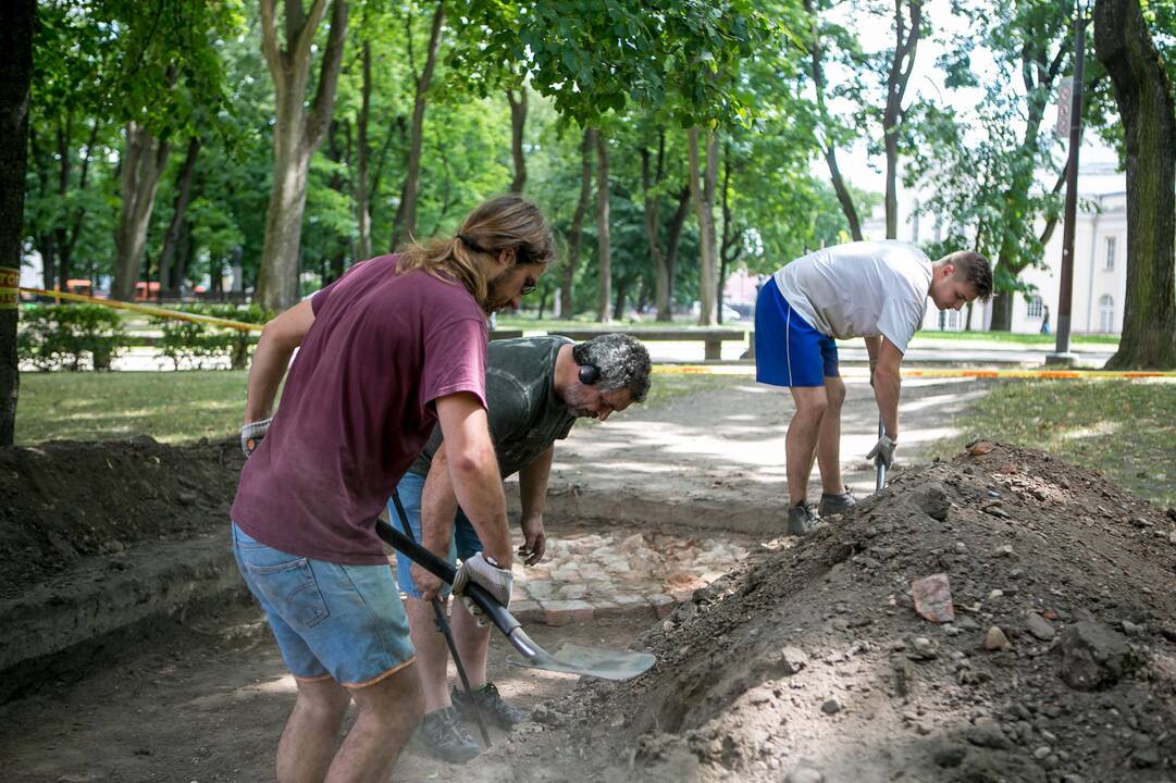 Archeologiniai kasinėjimai Muzikinio teatro sodelyje 