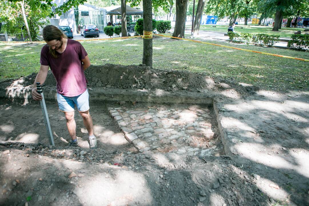 Archeologiniai kasinėjimai Muzikinio teatro sodelyje 