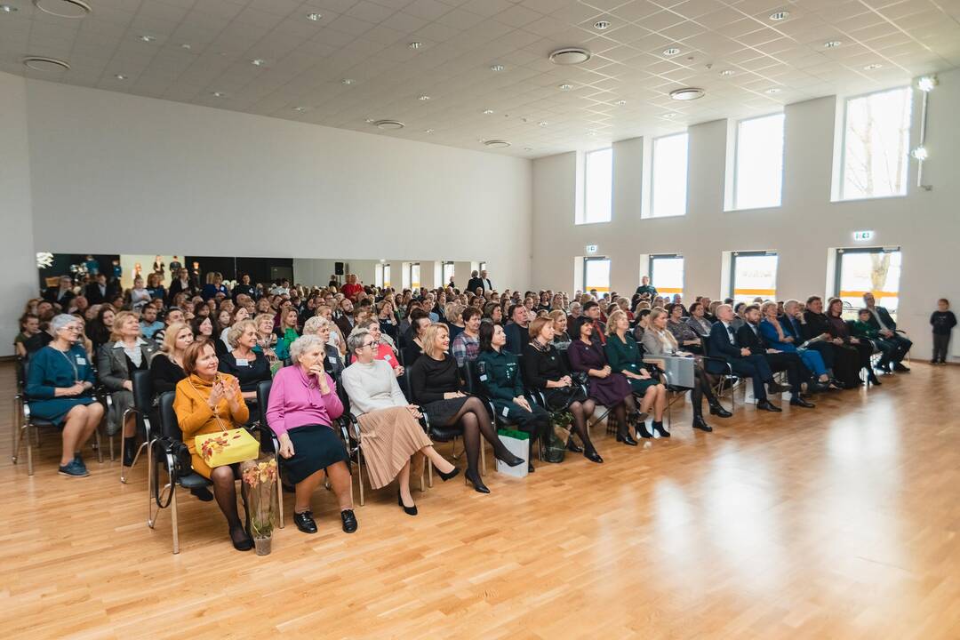 Proga: šimtmečio maratoną Rokų gimnazija perleis S.Dariaus ir S.Girėno gimnazijos bendruomenei.