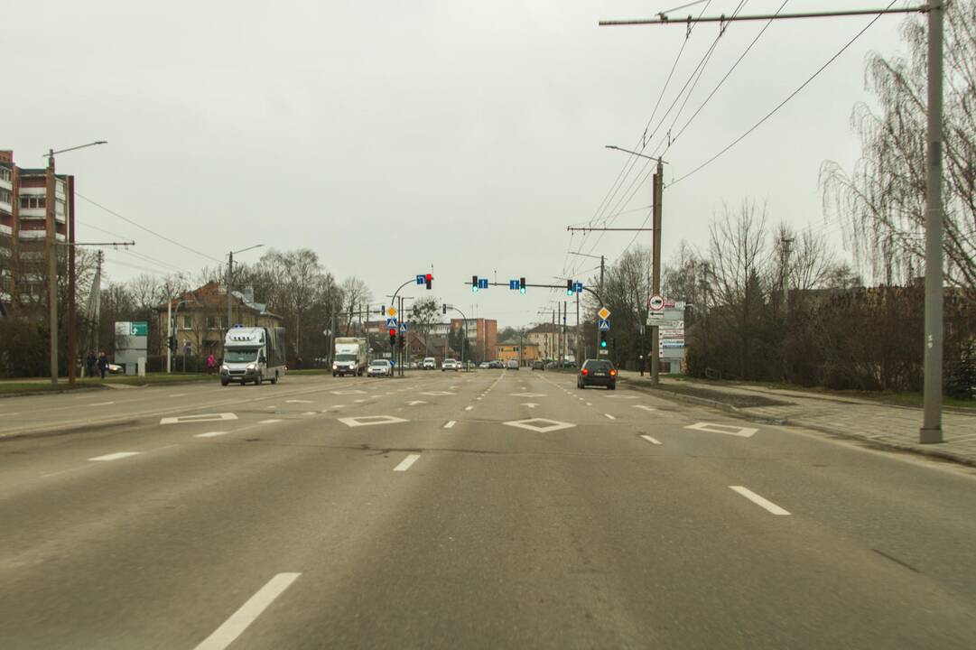 Sutvarkys: Vilniaus gatvėje pakeitus požemines komunikacijas, bus iš naujo paklotas tašytų akmenų grindinys.
