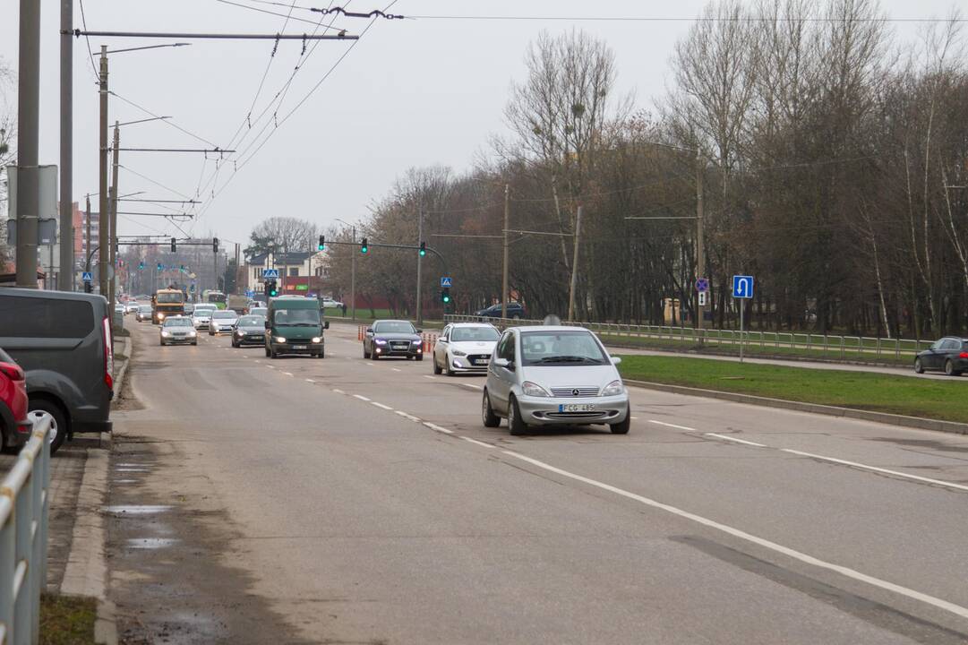 Sutvarkys: Vilniaus gatvėje pakeitus požemines komunikacijas, bus iš naujo paklotas tašytų akmenų grindinys.