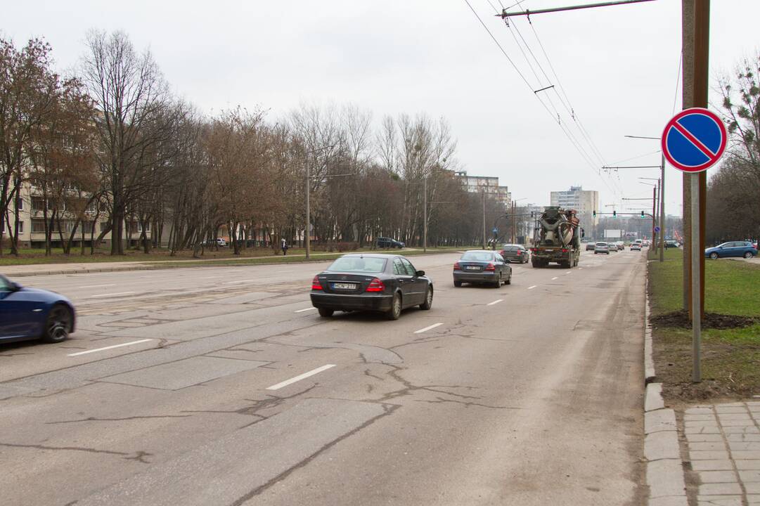 Sutvarkys: Vilniaus gatvėje pakeitus požemines komunikacijas, bus iš naujo paklotas tašytų akmenų grindinys.