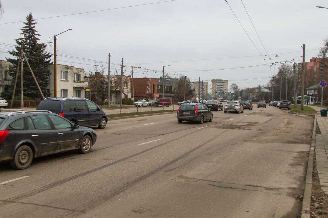 Sutvarkys: Vilniaus gatvėje pakeitus požemines komunikacijas, bus iš naujo paklotas tašytų akmenų grindinys.