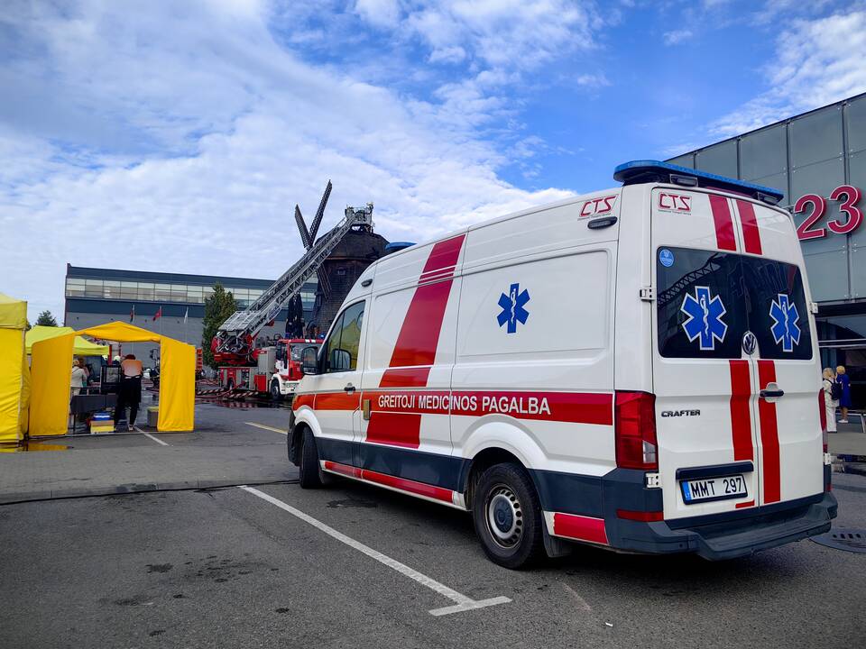 Savanorių pr. užsiliepsnojo žymusis „Maximos“ malūnas
