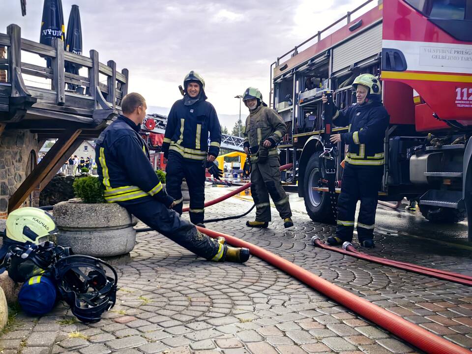 Savanorių pr. užsiliepsnojo žymusis „Maximos“ malūnas