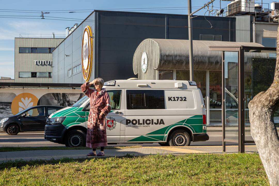 Gaisras Vilijampolėje: degė pastatai ir automobilis