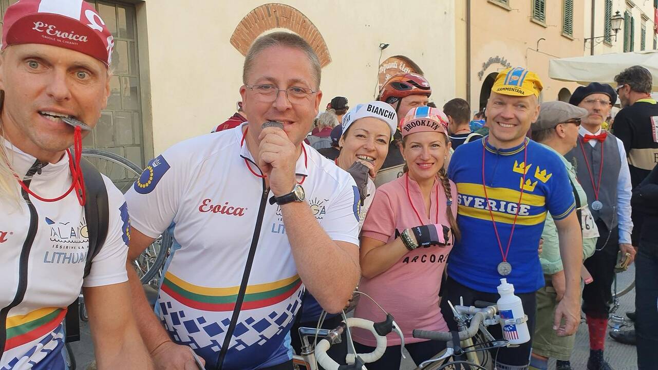 Idėja: renginyje dalyvavę palangiškiai išnaudojo progą pareklamuoti savo miestą bei šalį ir surinkti pinigų autizmo sutrikimą turintiems Palangos vaikams.