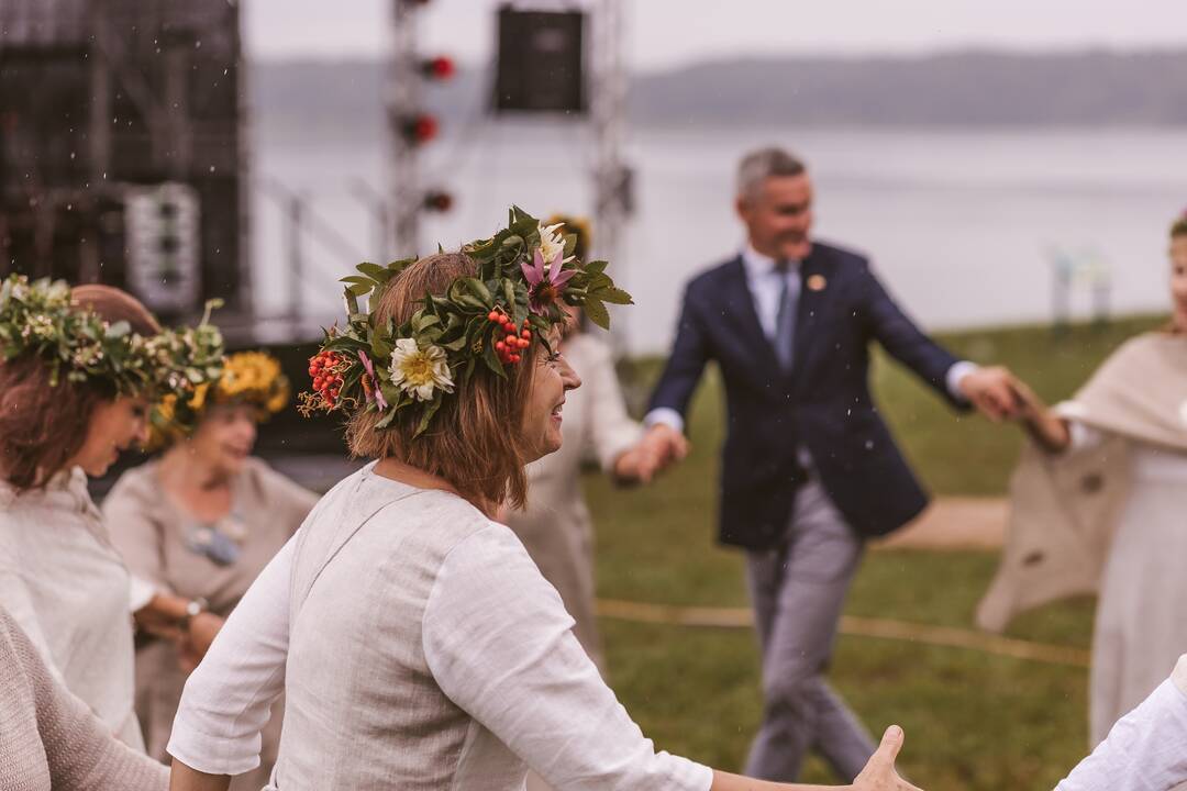 Tradicija: „Pėdos marių dugne“ stebins paslėptais tradicijų lobiais ir šildys užlietų kaimų namų židinius.