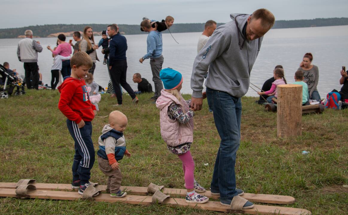 Tradicija: „Pėdos marių dugne“ stebins paslėptais tradicijų lobiais ir šildys užlietų kaimų namų židinius.