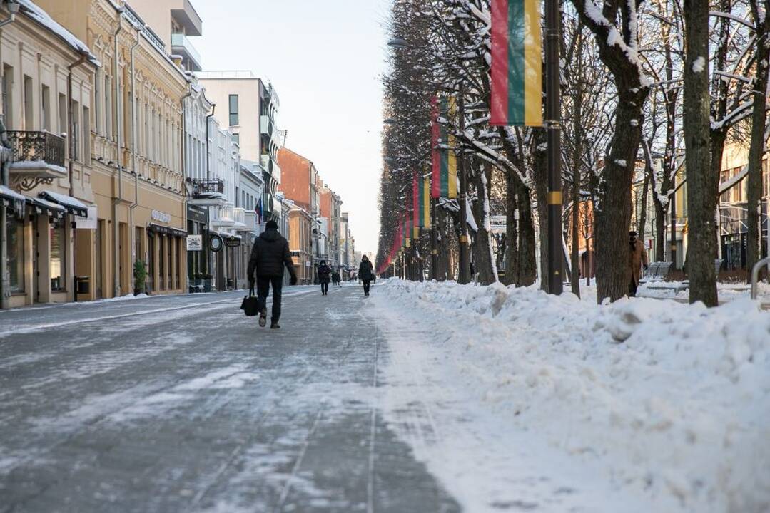 Prezidentūra: antros COVID-19 bangos pikas praėjo, tačiau ribojimus švelninti reikia labai palengva