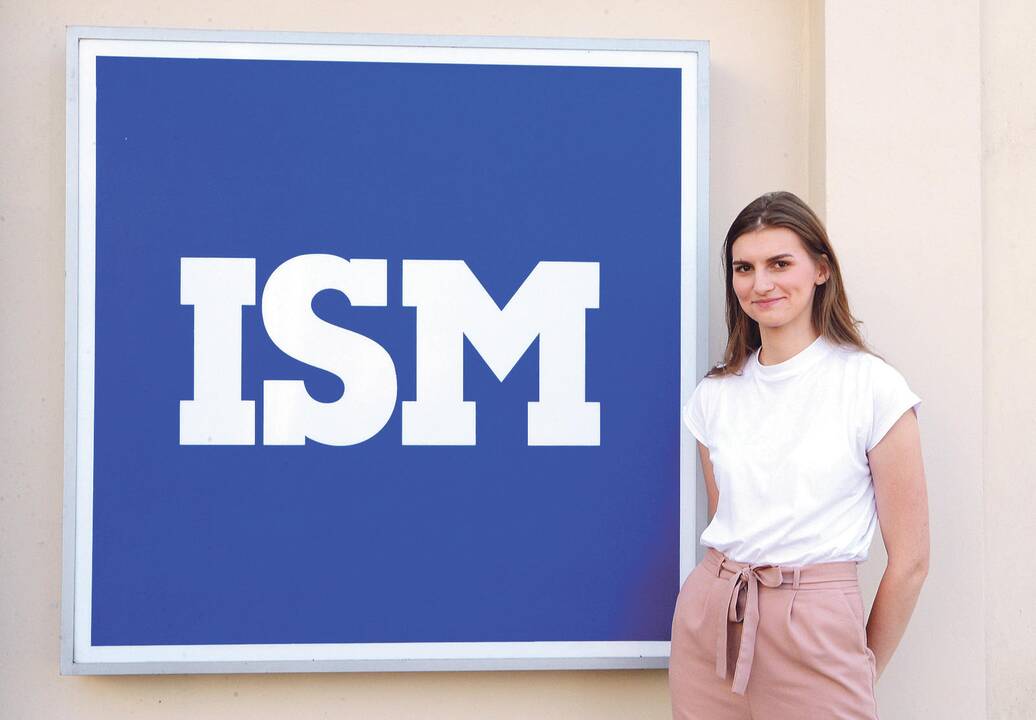 Iniciatyva: ISM Vadovų bendruomenės paramos vakare surinktos lėšos skiriamos jaunuolių iš socialiai remtinų šeimų studijoms.