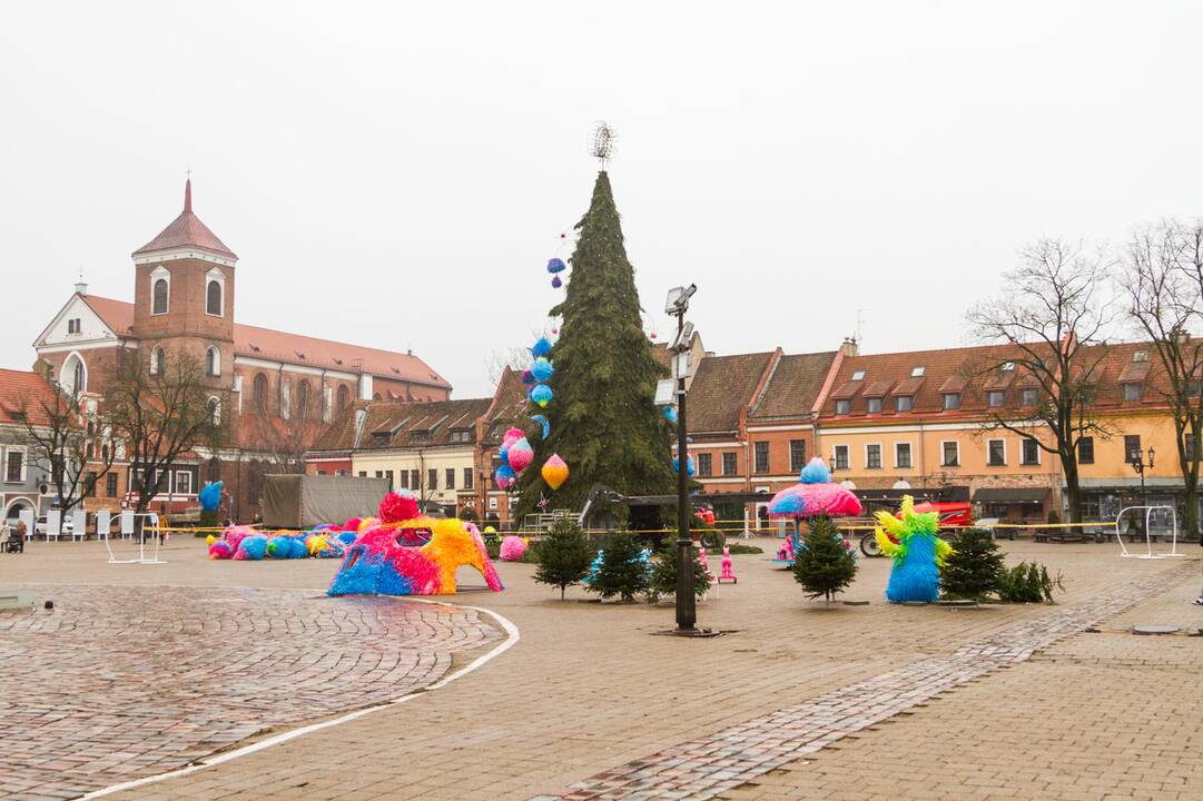 Išmontuojama kosminė Kalėdų eglė