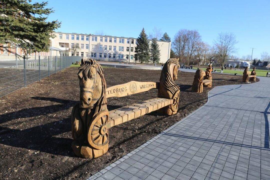 Darbai: parke dar reikia įrengti apšvietimą ir, atšilus orams, apželdinti erdves.