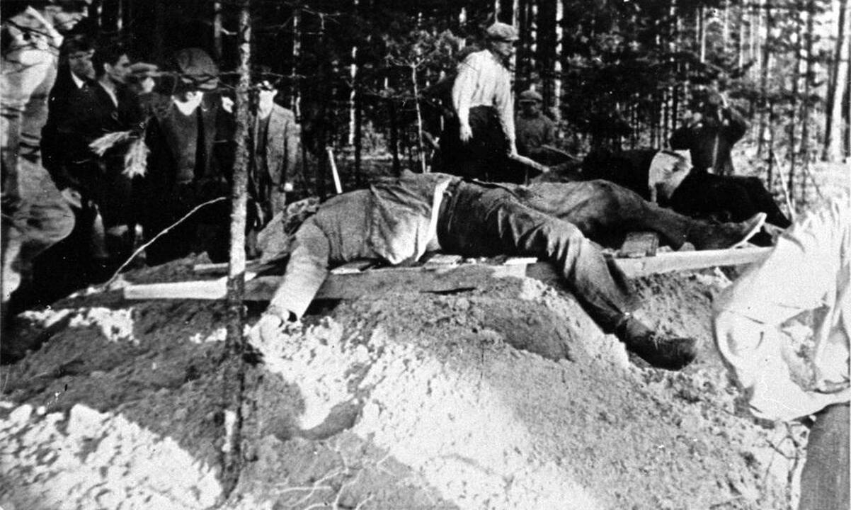 Pabaiga: atėjus vokiečių kariuomenei, pradėta rinkti skerdynių aukas ir laidoti į bendrą kapą.