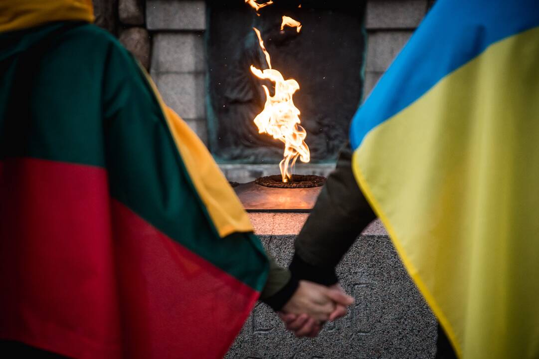 Laisvės gynėjų diena Kaune: nuo liepsnojančių aukurų iki žvakių dirbtuvių Ukrainos kariams
