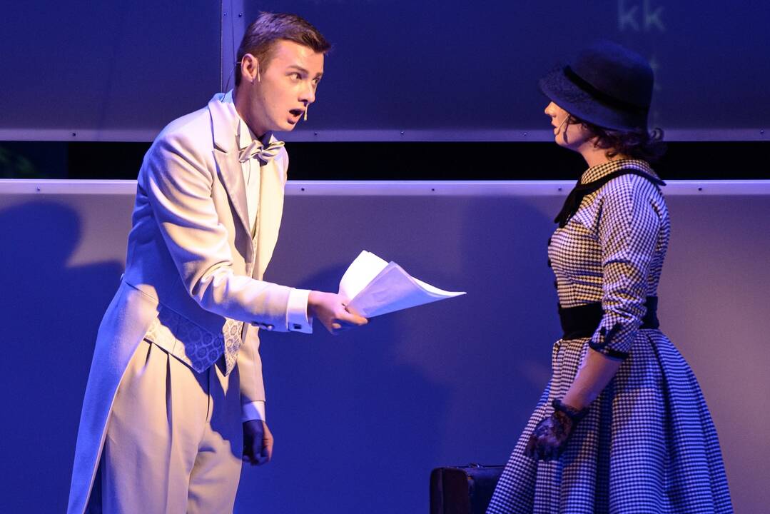 Ryšku: miuziklas labai panašus į kaleidoskopą – čia greitai mainosi scenos, daug ryškių skirtingų veikėjų, o ir partitūroje gausu skirtingų muzikos stilių aidų.