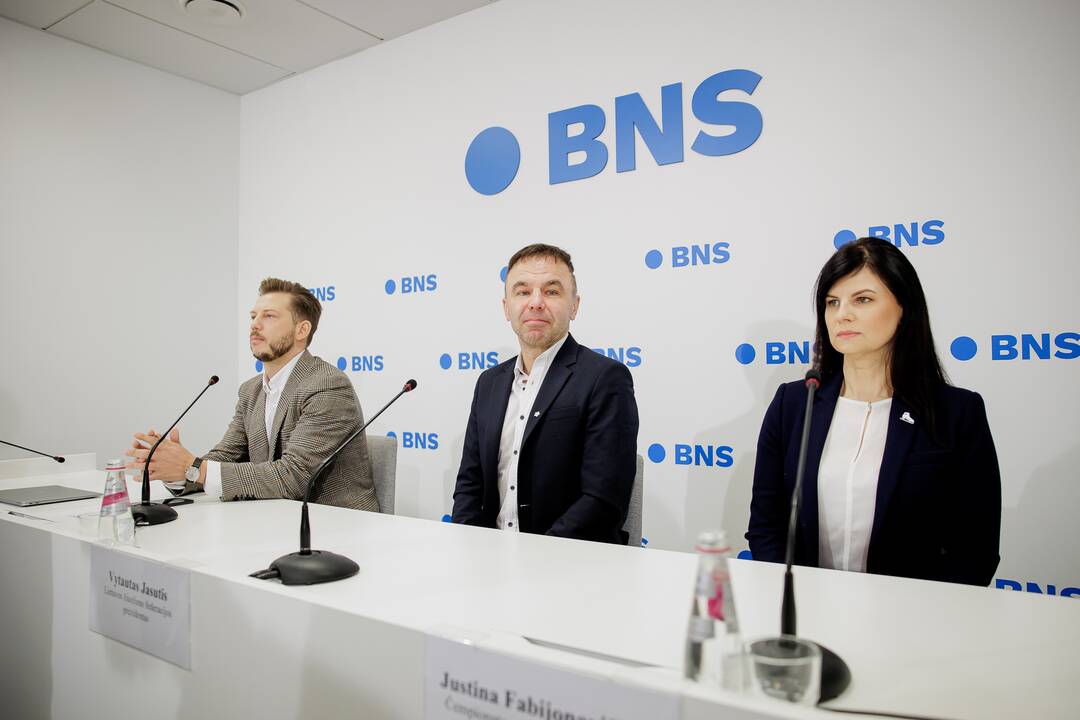 Spaudos konferencija dėl skandalo dailiojo čiuožimo čempionate