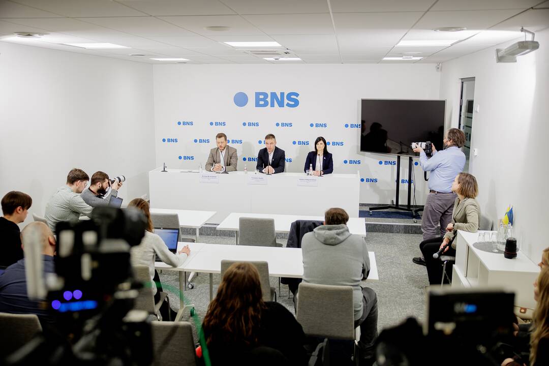 Spaudos konferencija dėl skandalo dailiojo čiuožimo čempionate