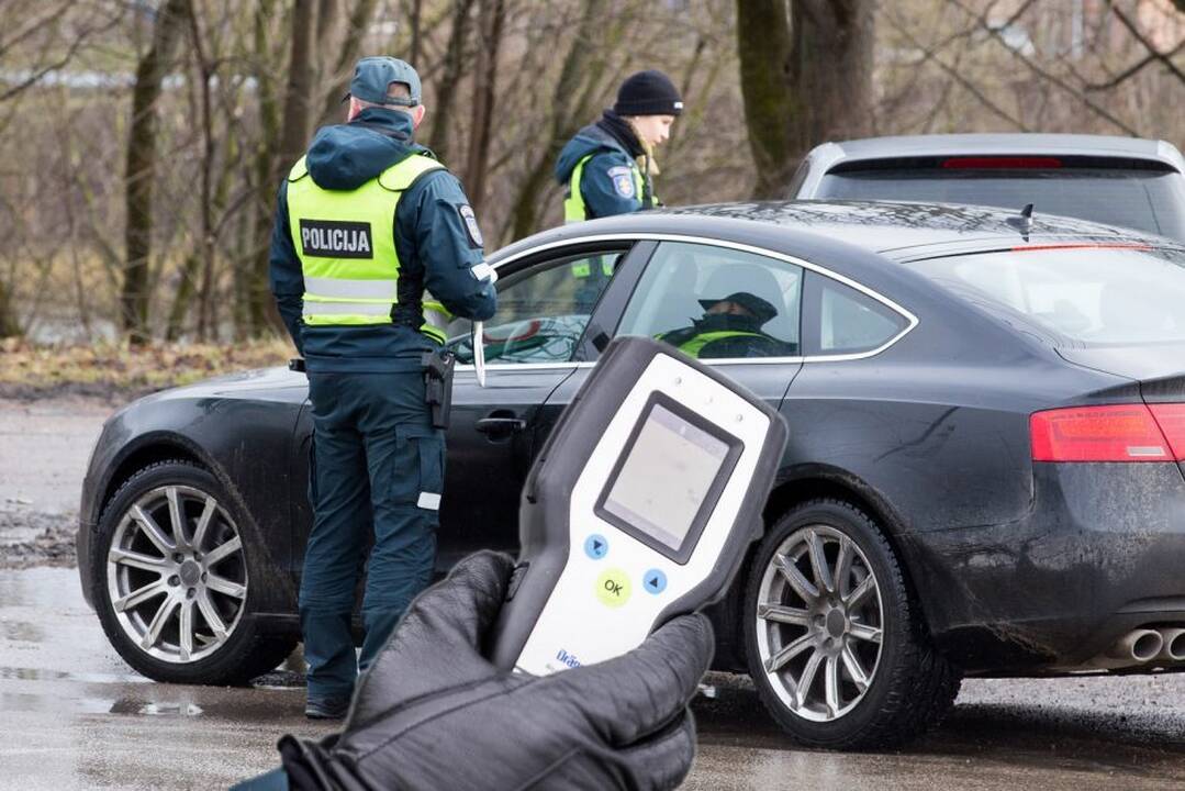 Vidury nakties Kaune pričiuptas kone mirtinai girtas vairuotojas
