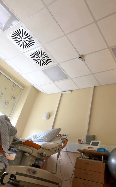 Sparta: jei nėra laidų ir kitų trikdžių, plokštės lubose sumontuojamos labai greitai.