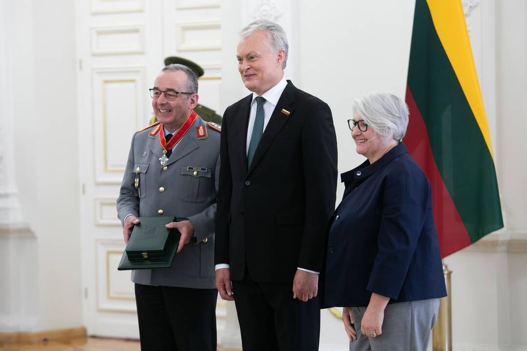 Valstybės apdovanojimų įteikimo ceremonija Lietuvos Prezidento rūmuose