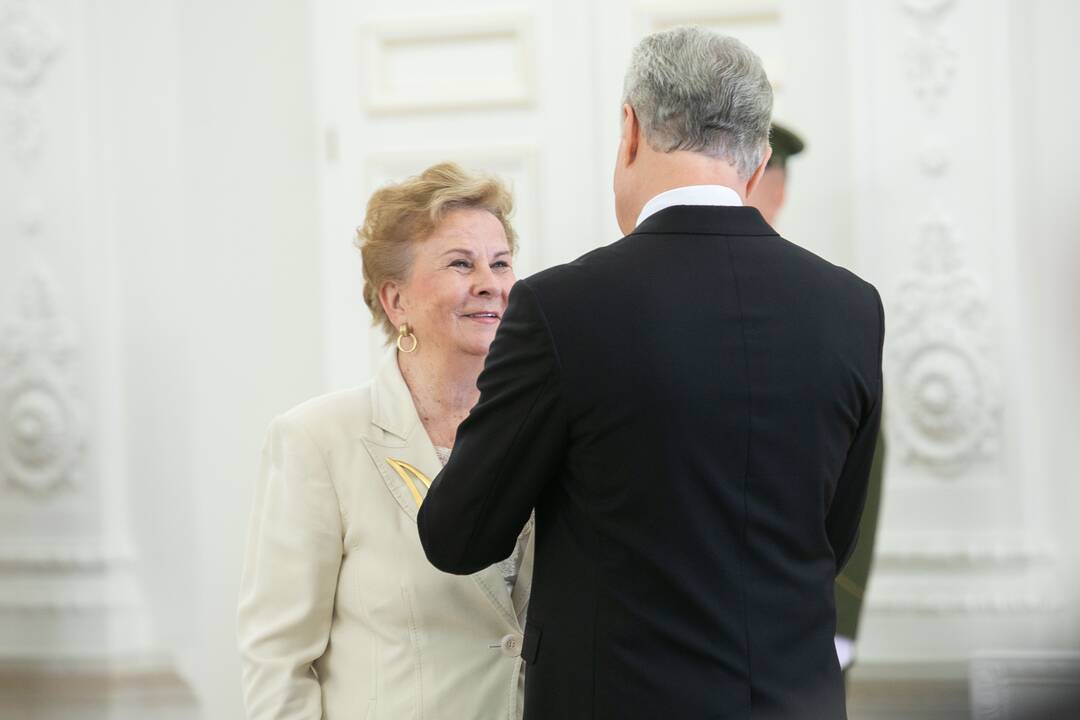 Valstybės apdovanojimų įteikimo ceremonija Lietuvos Prezidento rūmuose