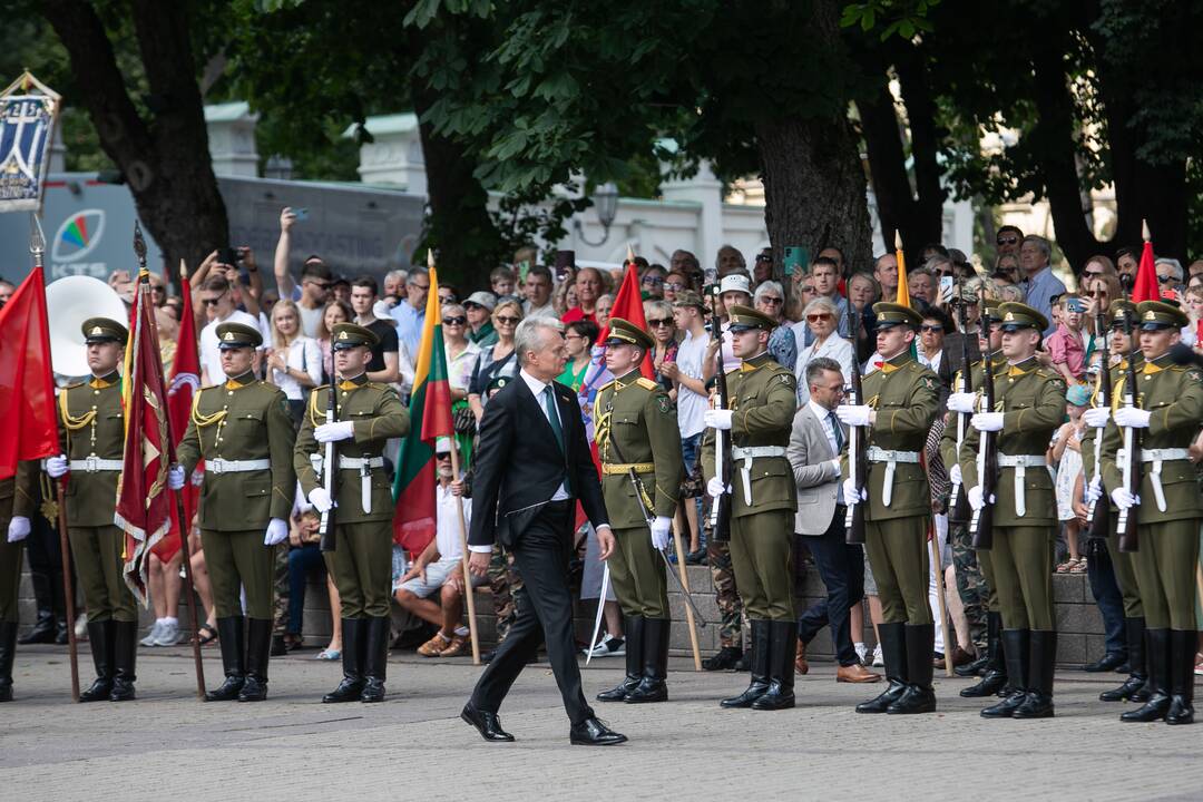 Valstybės vėliavų pakėlimo ceremonija Prezidentūroje