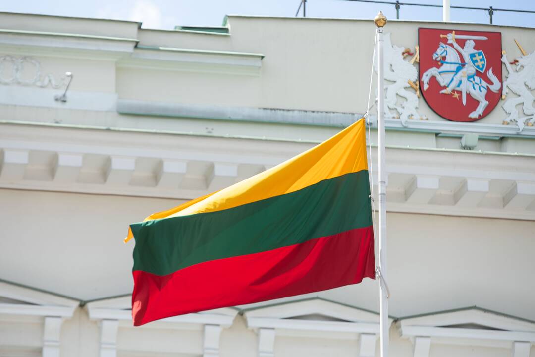 Valstybės vėliavų pakėlimo ceremonija Prezidentūroje