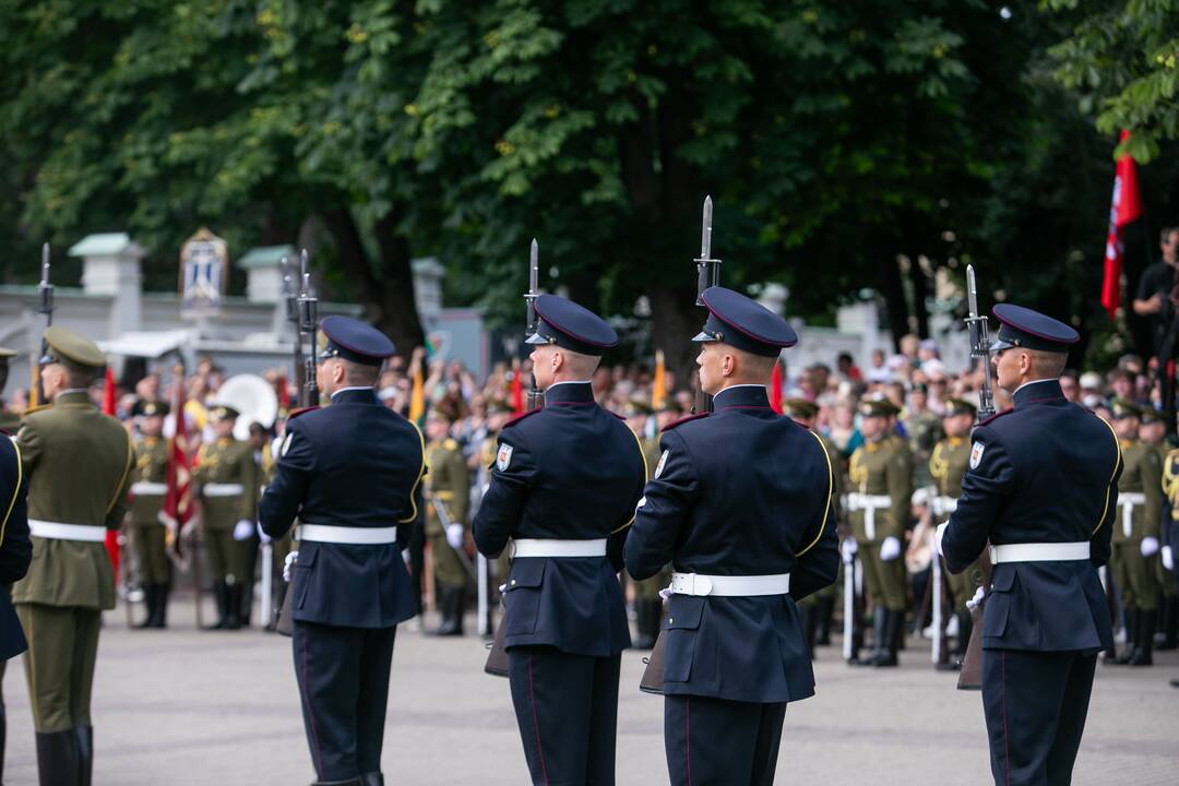 Valstybės vėliavų pakėlimo ceremonija Prezidentūroje