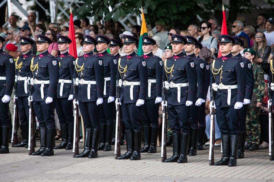 Valstybės vėliavų pakėlimo ceremonija Prezidentūroje